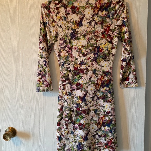NWOT Guess Floral Bodycon Mini Dress - Picture 4 of 8